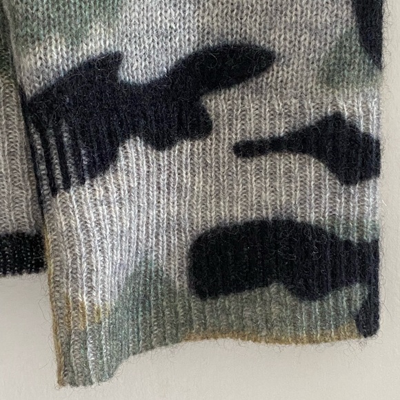 360 Cashmere Camo print crew neck sweater - size XS - Picture 4 of 15